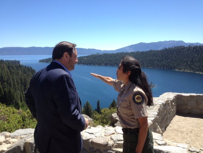 El conseller J.M.Pelegrí, en una visita al Lake Tahoe Park