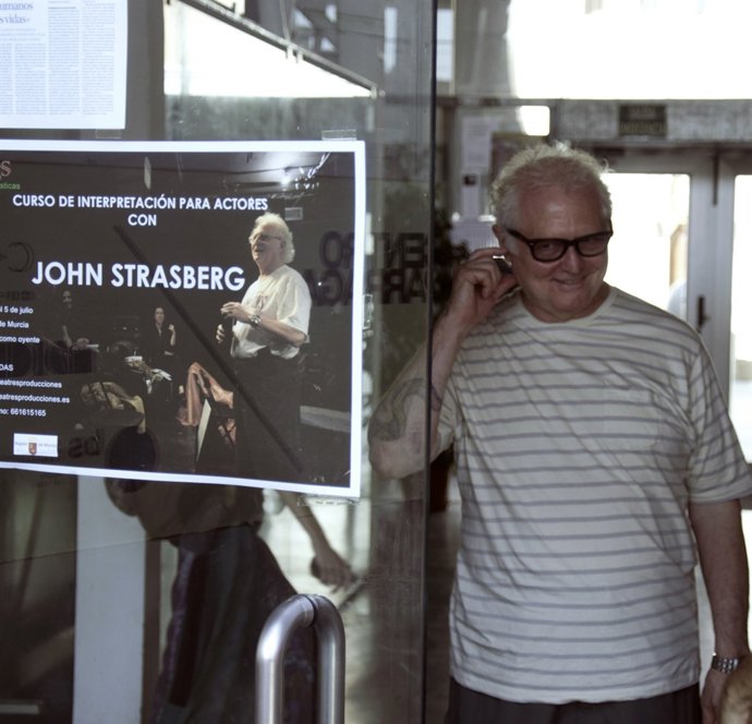 El director neoyorquino John Strasberg en el Centro Párraga