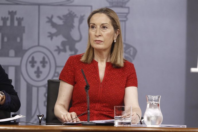 Ana Pastor, ministra de fomento