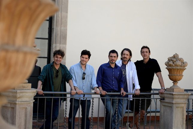 El elenco y el director de la obra 'La Partida'