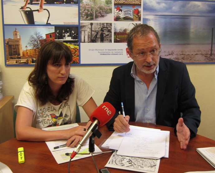 Los concejales de IU en Valladolid María Sánchez y Manuel Saravia 