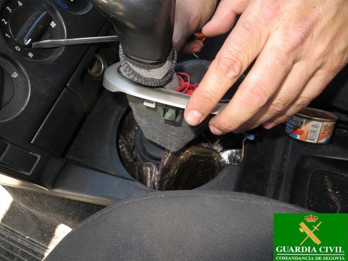 Dorga oculta en la palanca de cambios