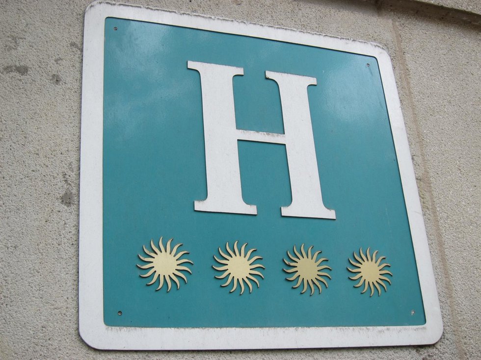 Rótulo de hotel de cuatro estrellas, turismo, alojamiento