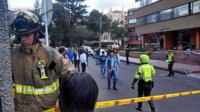 Un civil y dos policías, heridos en explosión en un centro policial en Bogotá