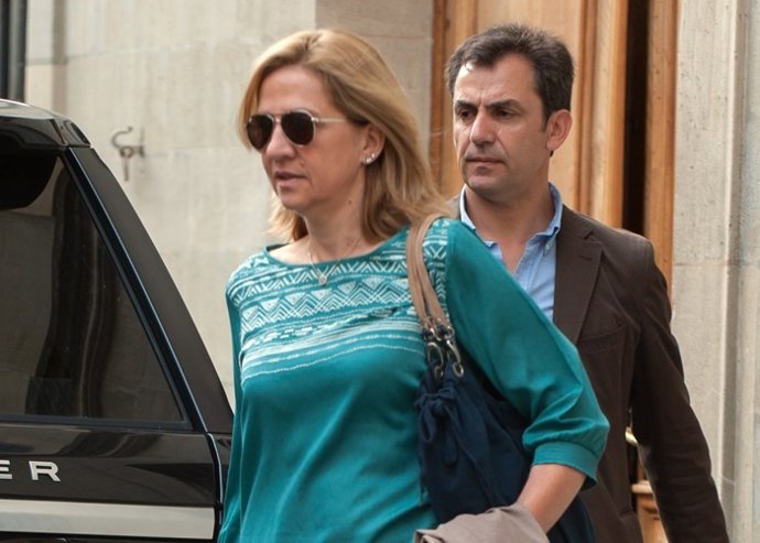 Loa abogados y amigos cercanos de la Infanta Cristina hablan para Vanity Fair