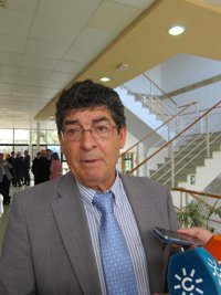 Valderas dice que la decisión del director general de IDEA es "necesaria, oportuna y solicitada"