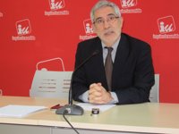 Llamazares califica la reforma fiscal de "regalo para los ricos"