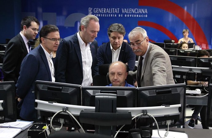 Fabra visita la sede del servicio 112 Comunitat Valenciana.
