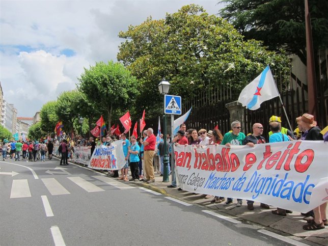 Ciudadanos rodean este sábado el Parlamento de Galicia