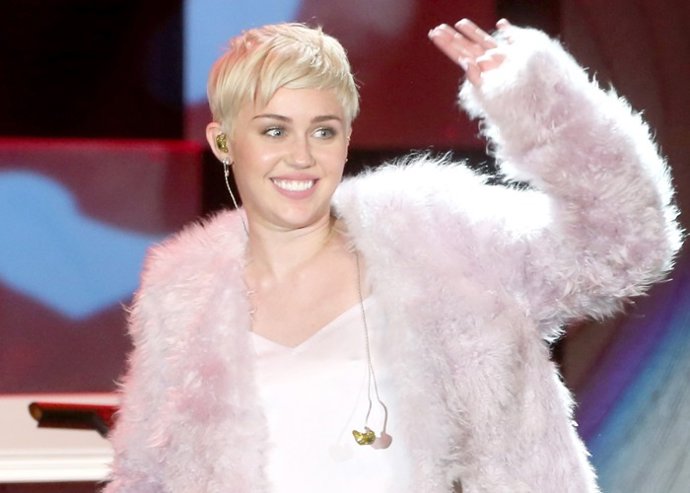 Miley Cyrus saca una sonrisa a una fan antes de morir