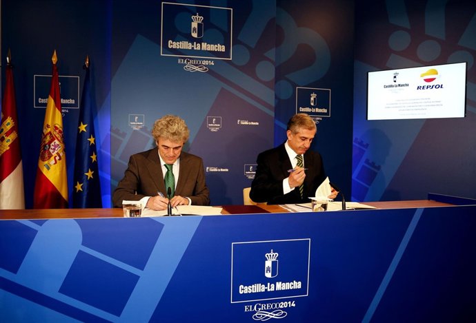 Leandro Esteban firma convenio de colaboración entre Repsol butano con el gobier