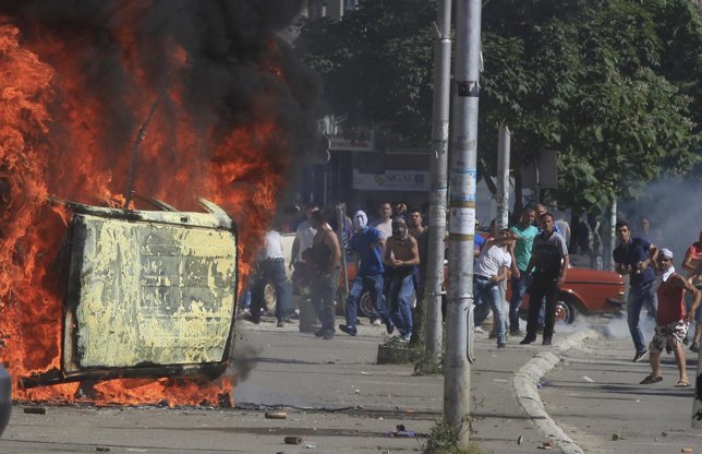 Enfrentamientos entre la policía y manifestantes albanokosovares