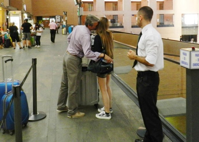 Ambos se despidieron cariñosos en el AVE de Sevilla