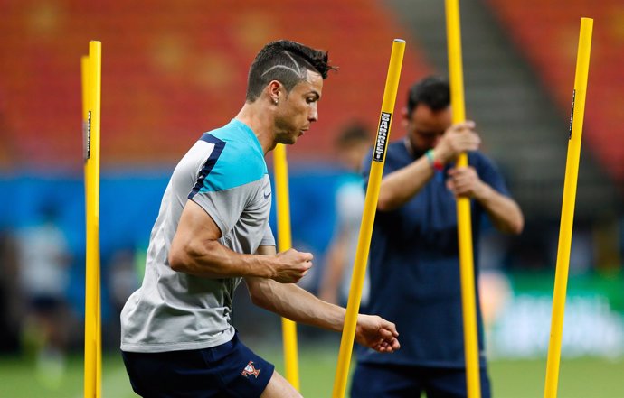 Cristiano Ronaldo se entrena en Manaos (Brasil)
