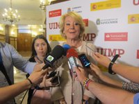 Esperanza Aguirre considera "imprescindible" que Don Juan Carlos sea aforado