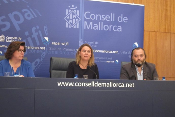 Salom en rueda de prensa