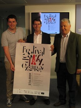 Capellán, Bengoa y Pérez Caballero, con el cartel del Festival