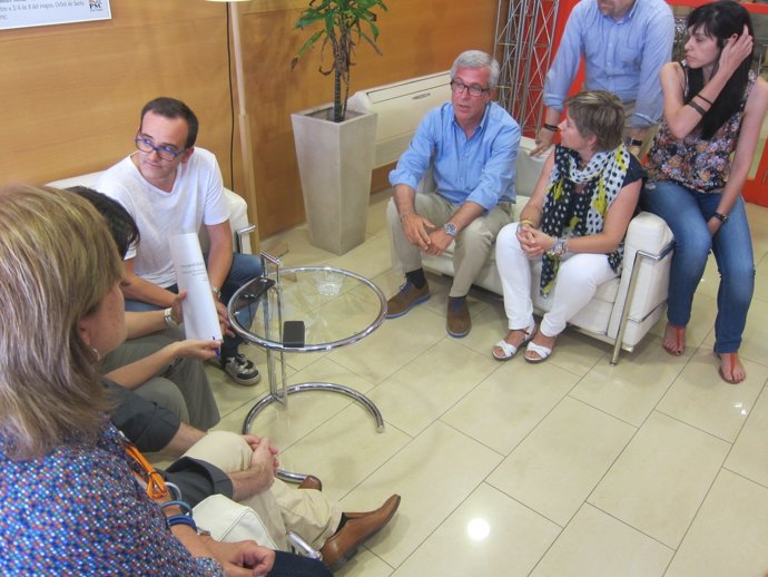 Los miembros de la Comisión Gestora del PSC, que preside J.F.Ballesteros