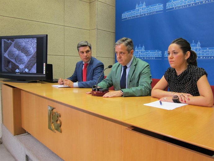 Fuentes, entre Lorite y Soriano en la rueda de prensa