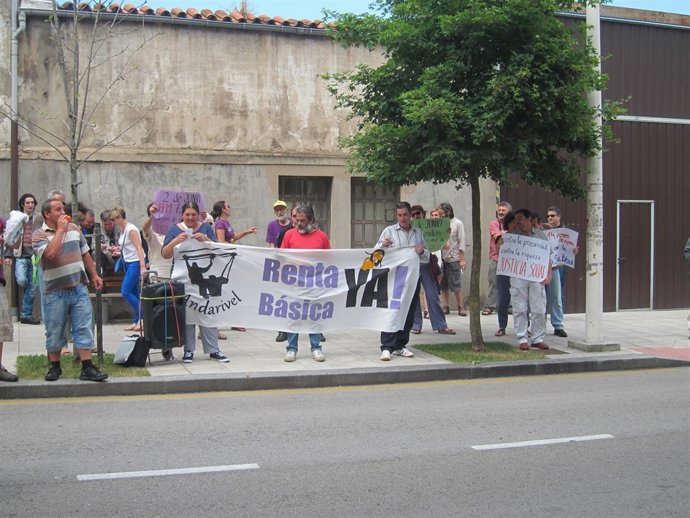 Protesta de Andarivel frente al Parlamento cántabro 