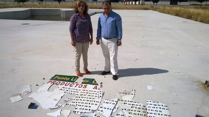 La presidenta del PP de Alcalá de Guadaíra ha visitado los puntos limpios.