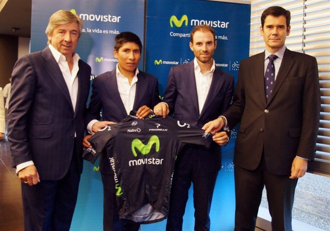 Unzúe, Nairo Quintana y Valverde en la firma de la renovación deTelefónica