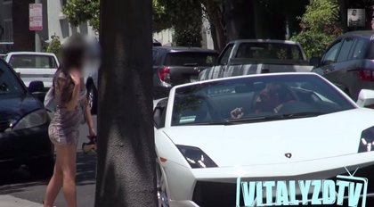 Ligando con chicas en un Lamborghini y sin decir una palabra