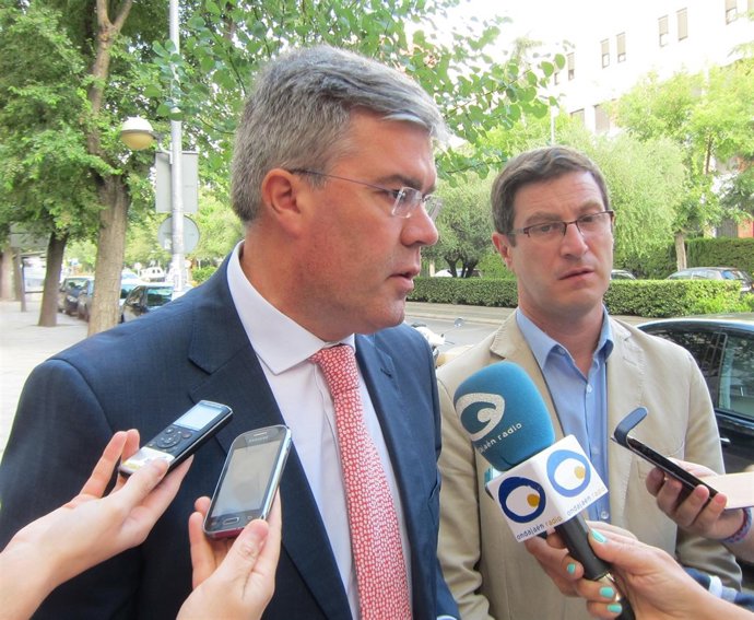 José Enrique Fernández de Moya y Miguel Contreras