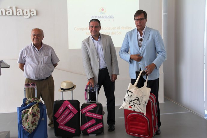 Presentación campaña verano Costa del Sol maletas turismo promoción bendodo 