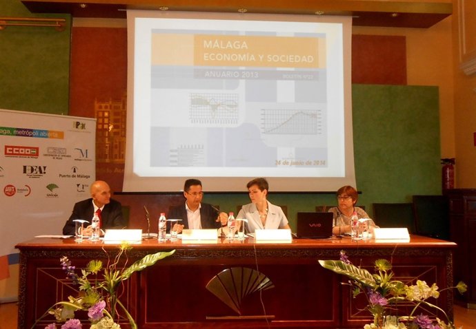 Analistas Económicos Andalucía Pomares y gerente de Ciedes presentan boletín