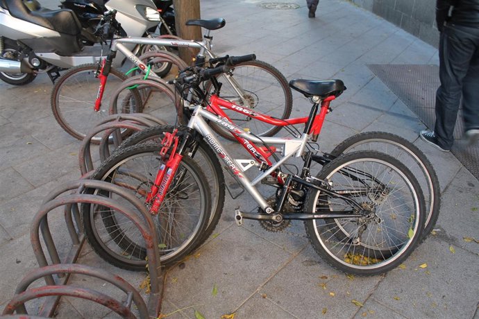 BICICLETAS APARCADAS