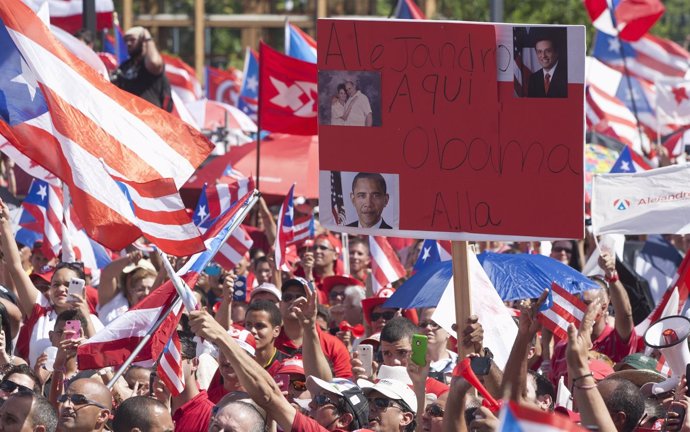 Puertorriqueños a favor de estatus de la isla y en contra