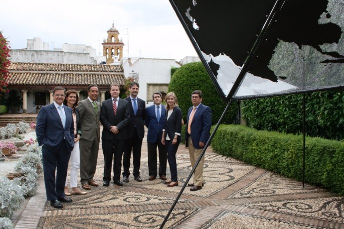 Los miembros del Patronato de la Fundación CajaSur en Viana