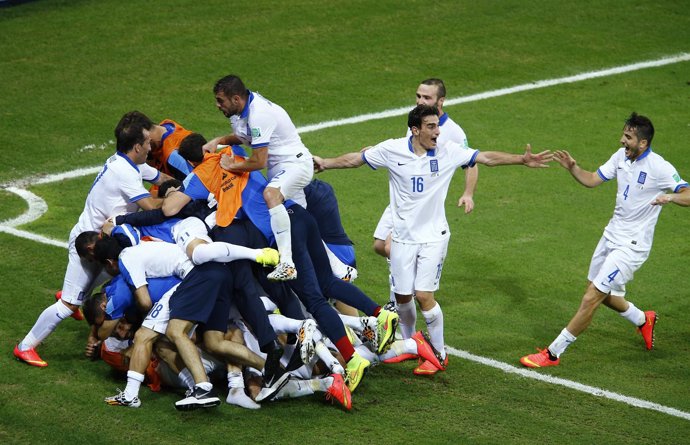 Grecia celebra el pase a octavos de final del Mundial de Brasil