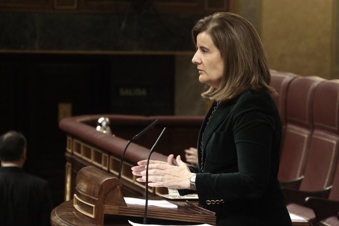 Fátima Báñez, ministro de Empleo, en el hemiciclo