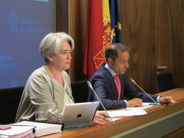 Los consejeros Juan Luis Sánchez de Muniáin y Lourdes Goicoechea.