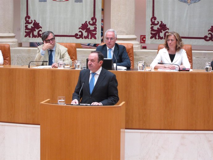 El presidente del Gobierno riojano, Pedro Sanz, en el Debate sobre estado Región