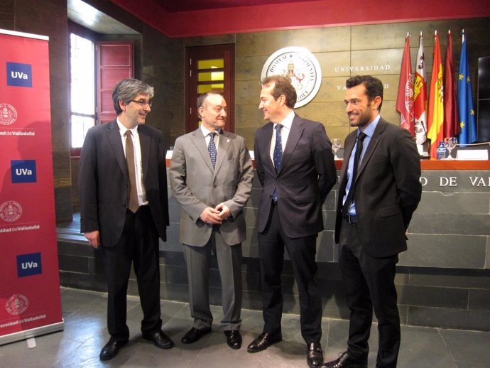 Saelices, Miguel, del Barrio y Lorenzo, antes de la firma del convenio. 