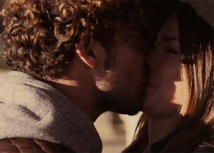 El vídeo de David Bisbal y la china suárez el primer beso 