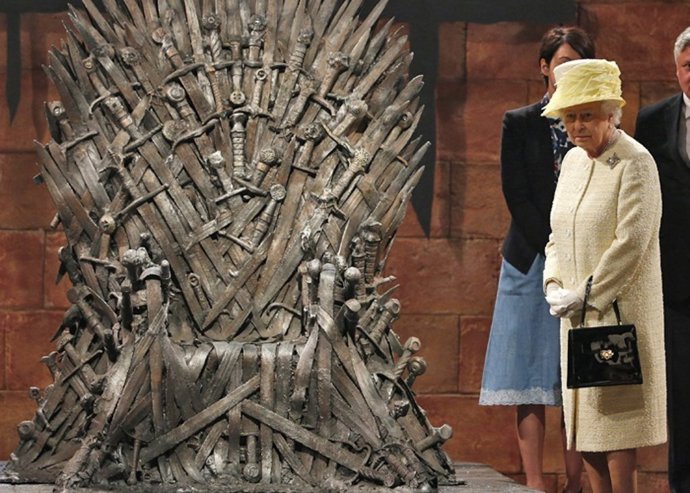 La Reina Isabel II, ¿la próxima en conquistar el Trono de Hierro?