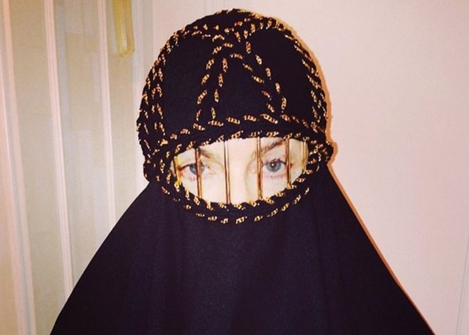 Madonna incendia Instagram con una foto vestida con un burka