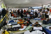 Tres jóvenes se cosen la boca y exigen la liberación de estudiantes