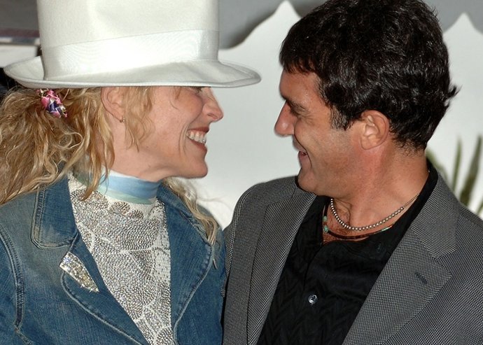 Antonio banderas encuentra de nuevo el amor con sharon stone