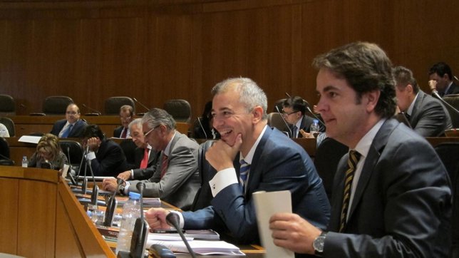 Campoy y Bermúdez de Castro en el pleno de las Cortes