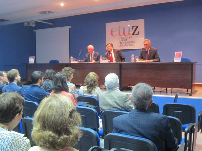 Bono, López y Berenguer en la apertura del Congreso Internacional de Turismo.