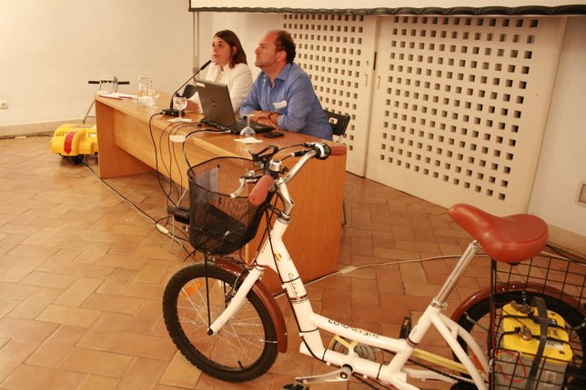 Consejera de Fomento y Vivienda presentando el Plan Andaluz de Bicicleta