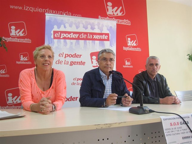 Orviz, en el centro, durante la rueda de prensa sobre Palestina. 