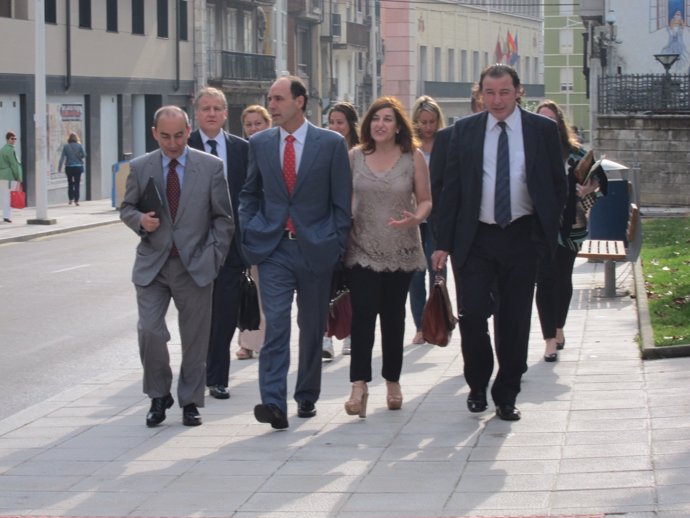 Ignacio Diego y los consejeros llegan al Parlamento 