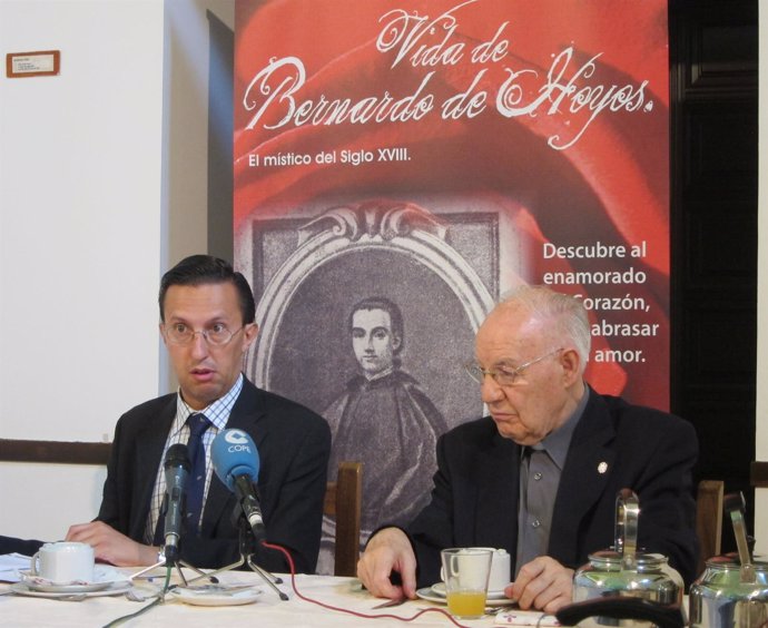 Javier Burrieza y Vicente Vara presentan 'Vida de Bernardo Hoyos'