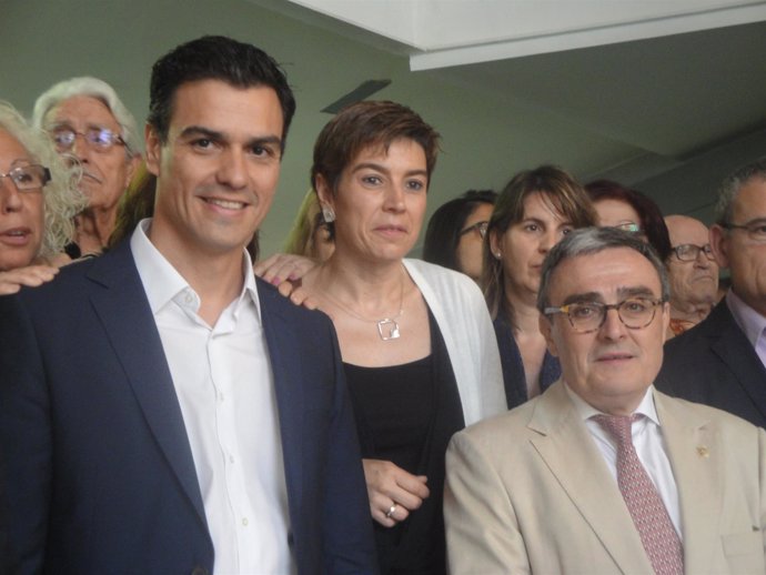 Pedro Sánchez (PSOE), junto a Àngel Ros